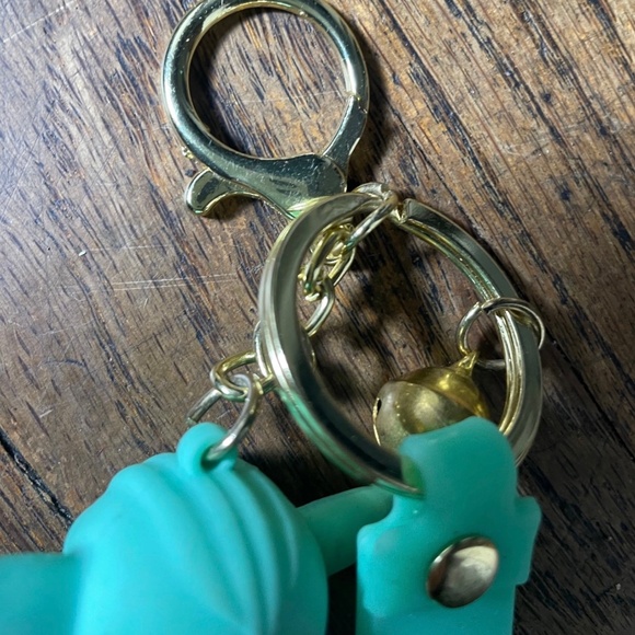 Baby Yoda Keychain Green - Picture 5 of 5